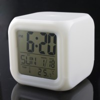 Relógio Despertador com Termómetro e Variação de Cor